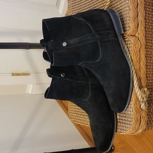 Frye & Co. Black suede booties